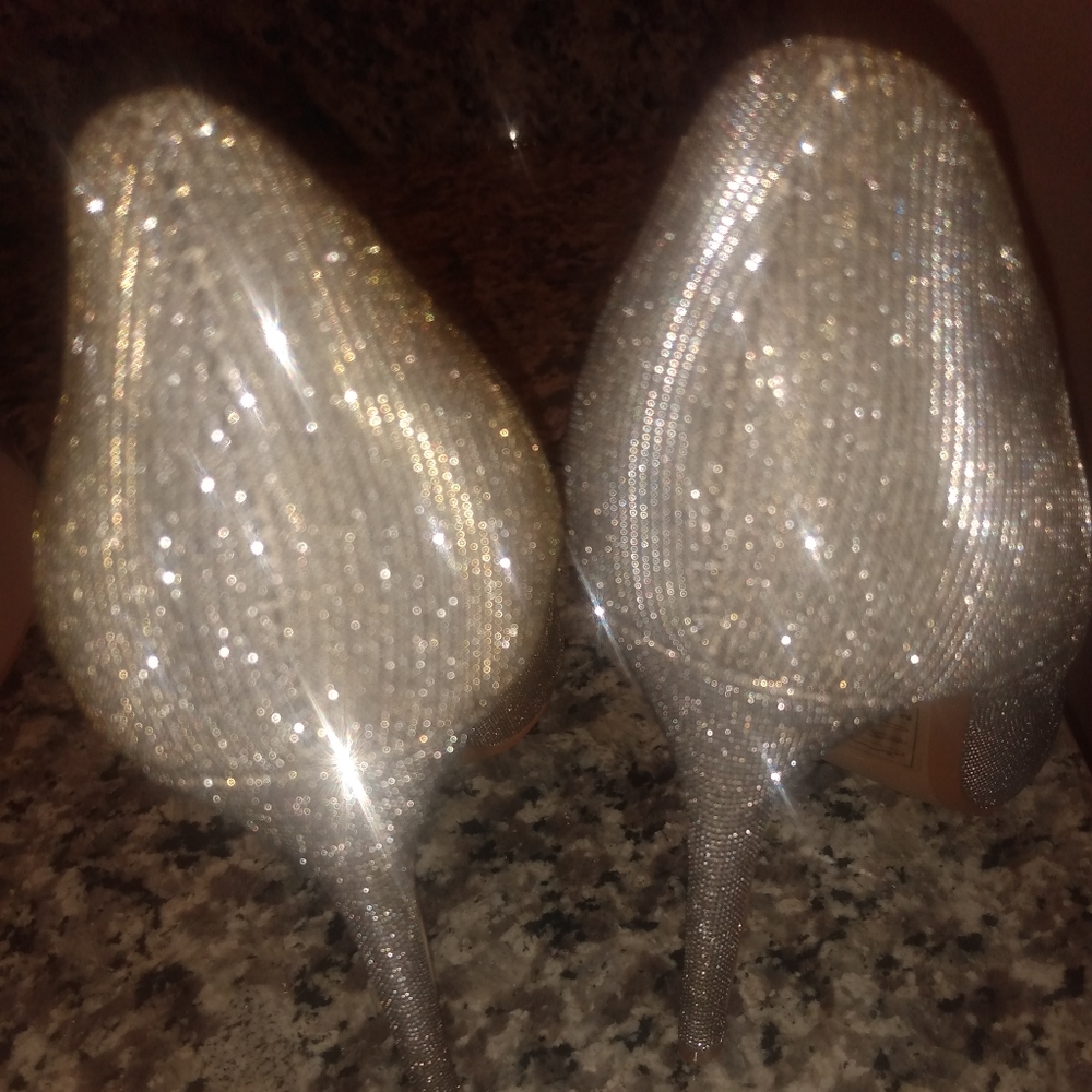 Shoes - Picture 2 of 4